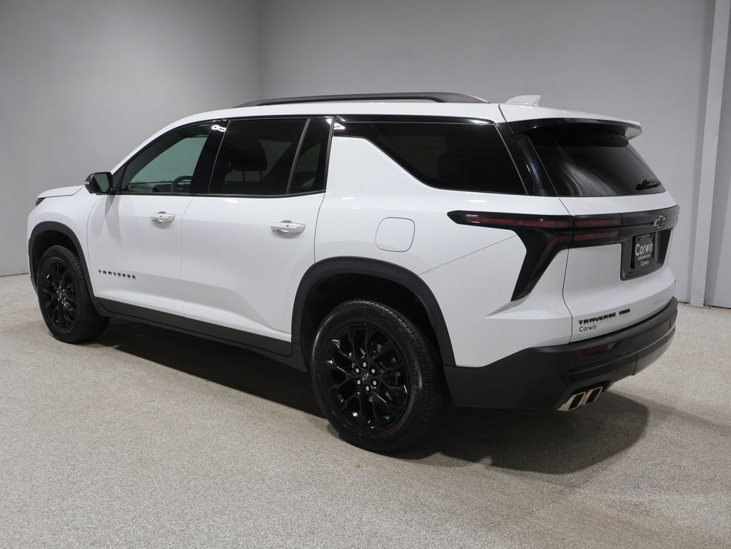 Used 2024 Chevrolet Traverse LT w/ Midnight/Sport Edition AWD/4WD image 4