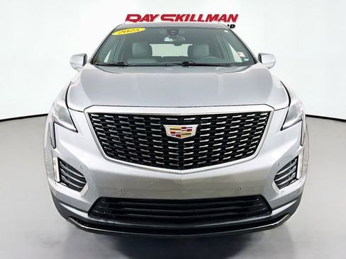 Used 2025 Cadillac XT5 Luxury FWD image 2