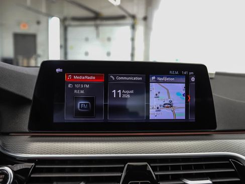 Used 2019 BMW 530i xDrive w/ M Sport Package AWD/4WD image 15