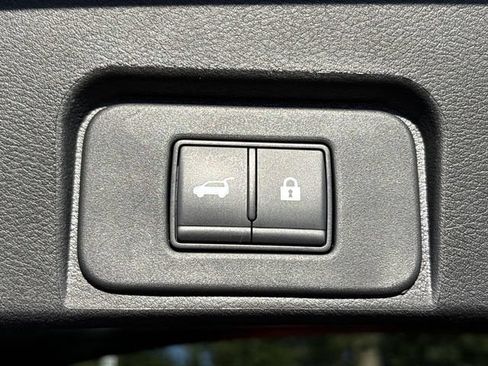 Used 2026 Nissan Rogue SV FWD image 23