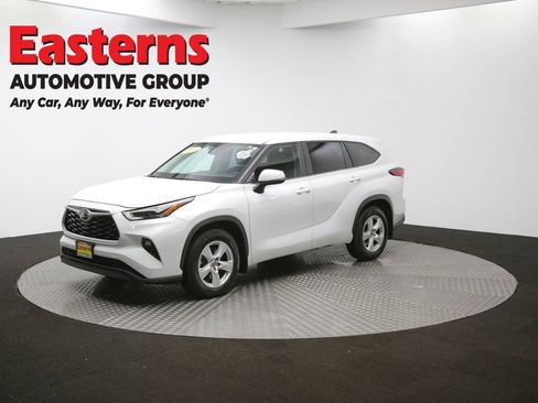 Used 2023 Toyota Highlander LE image 56