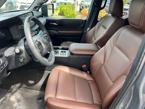 Used 2025 Toyota Land Cruiser w/ Premium Package image 12