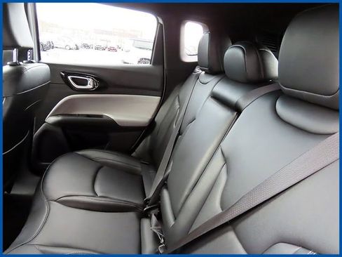 Certified 2025 Jeep Compass Limited AWD/4WD image 10