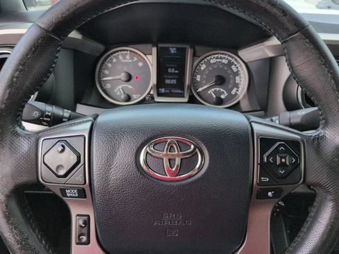 Used 2017 Toyota Tacoma Limited w/ Tow Package AWD/4WD image 29