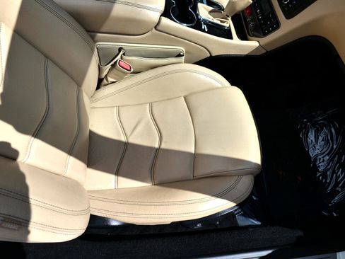 Used 2015 Maserati GranTurismo Convertible image 36