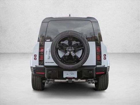 Used 2025 Land Rover Defender 110 X-Dynamic SE AWD/4WD image 8