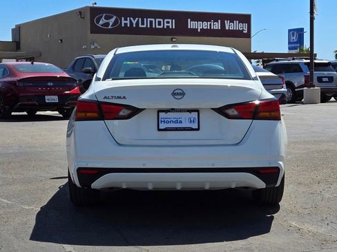 Used 2025 Nissan Altima 2.5 SV FWD image 5