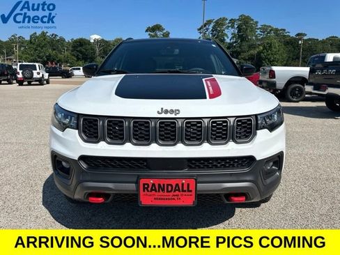 Used 2025 Jeep Compass Trailhawk AWD/4WD image 2