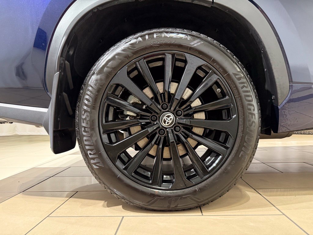 Used 2023 Toyota Highlander XSE AWD/4WD image 9