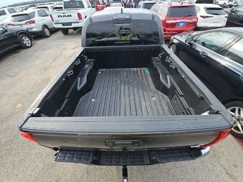 Used 2019 Toyota Tacoma SR5 image 17