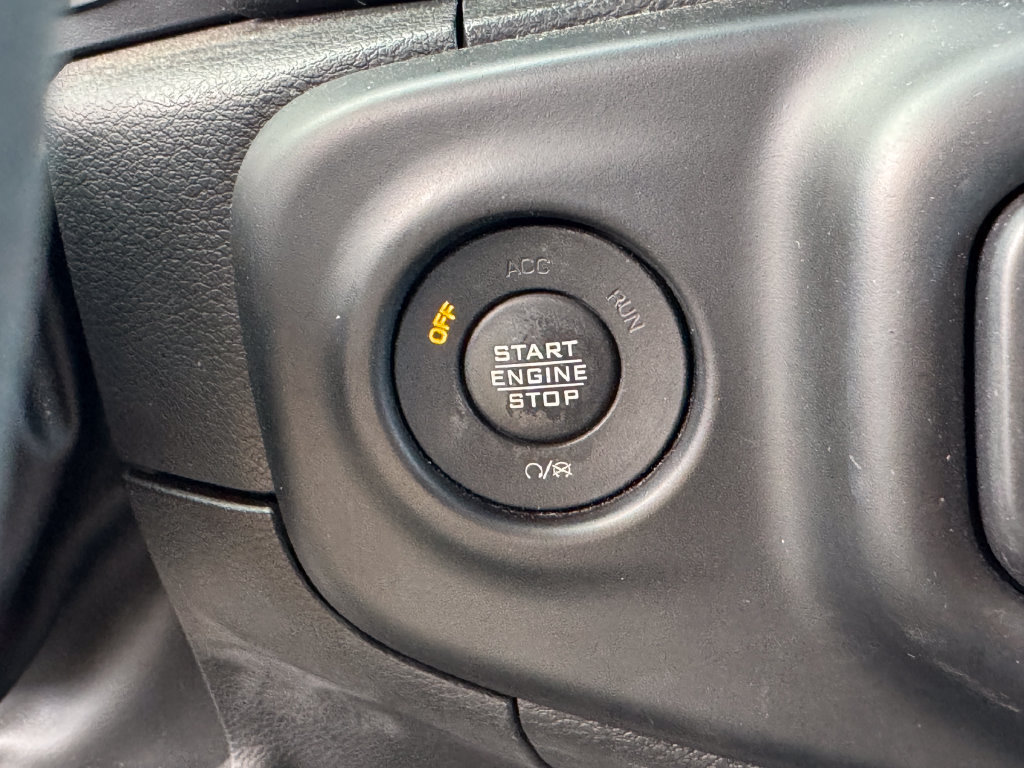 Used 2023 Jeep Wrangler Unlimited Sahara w/ Cold Weather Group AWD/4WD image 15