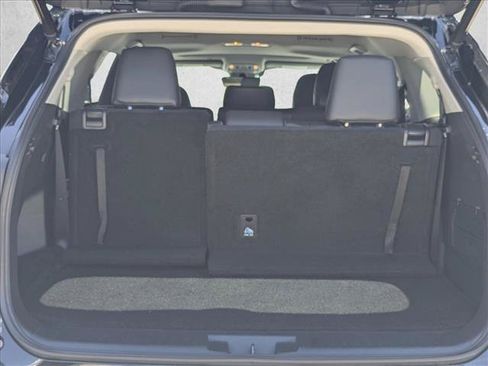 Used 2021 Toyota Highlander XLE FWD image 6