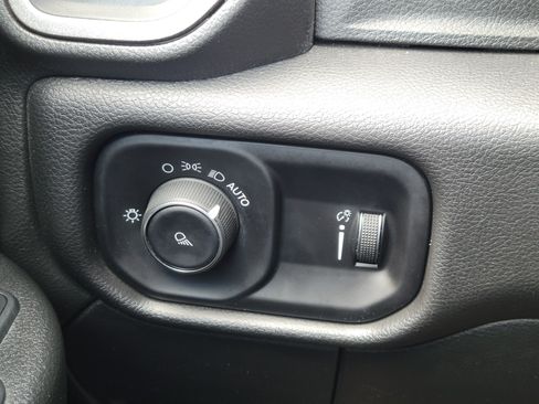 Used 2024 RAM 2500 Tradesman w/ Chrome Appearance Group AWD/4WD image 10