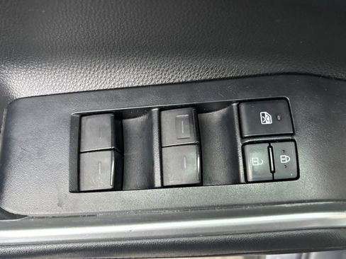 Used 2022 Toyota Highlander LE image 28