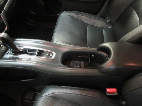 Used 2019 Honda HR-V Touring image 18