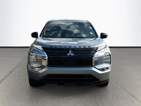 Used 2024 Mitsubishi Outlander SE Black Edition FWD image 2