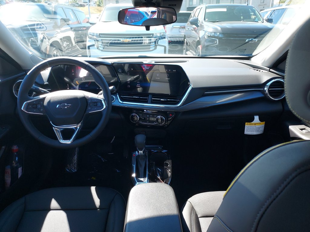 New 2026 Chevrolet Trax ACTIV w/ Sunroof Package FWD image 15