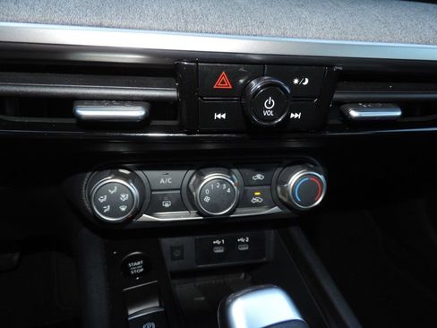 Certified 2025 Nissan Kicks SV image 22