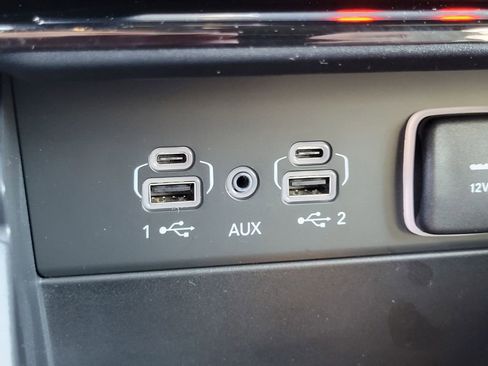 Used 2024 Jeep Grand Cherokee Limited w/ Black Appearance Package image 14