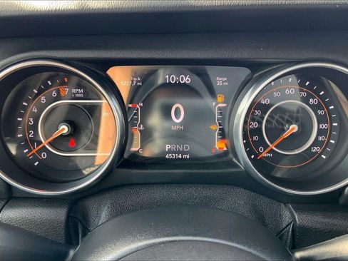 Used 2018 Jeep Wrangler Unlimited Sahara AWD/4WD image 19