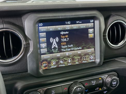 Used 2023 Jeep Wrangler Sahara image 19