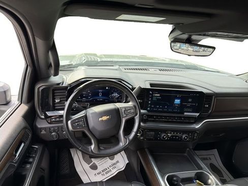 Used 2024 Chevrolet Silverado 2500 High Country w/ High Country Premium Package AWD/4WD image 15