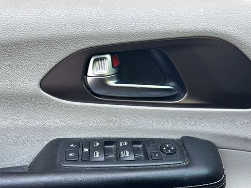 Used 2021 Chrysler Voyager Lxi FWD image 11