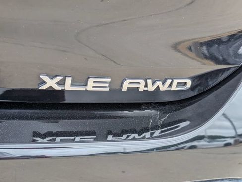 Used 2023 Toyota Highlander XLE AWD/4WD image 8