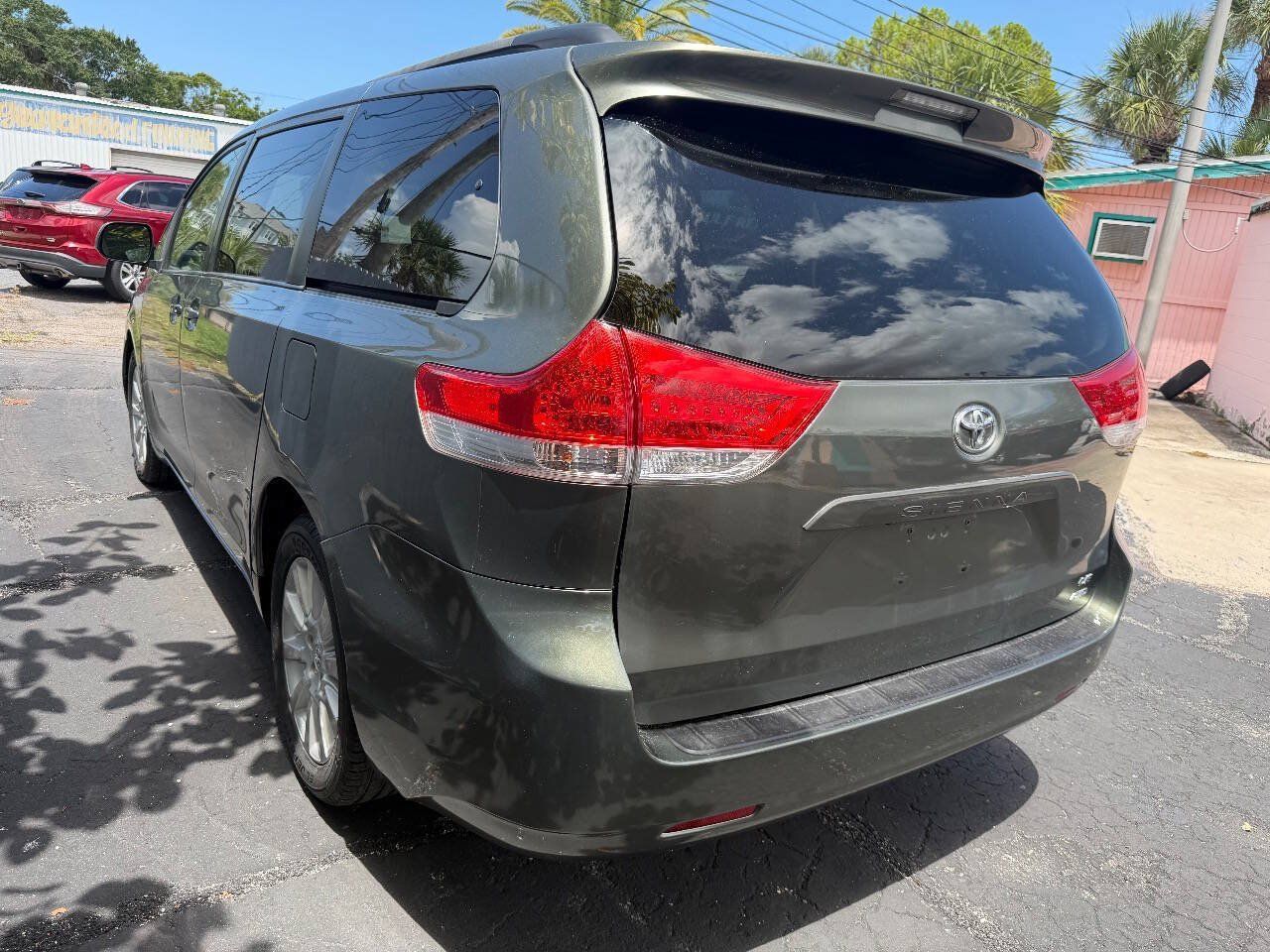 Used 2014 Toyota Sienna LE AWD/4WD image 12