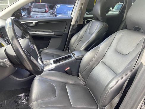 Used 2016 Volvo XC60 T5 Premier w/ Proximity Package image 9
