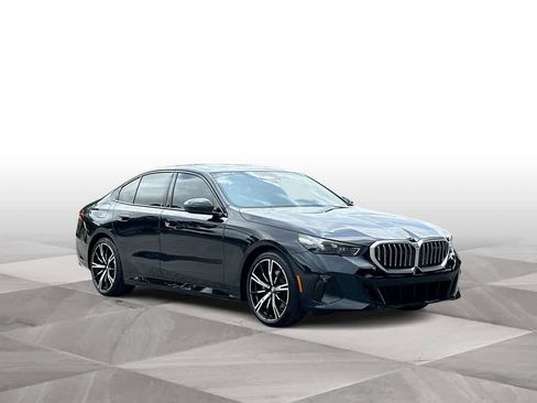 Used 2026 BMW 530i w/ M Sport Package RWD image 2