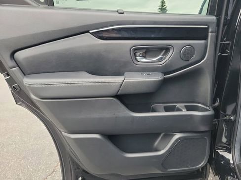 Used 2025 Honda Pilot EX-L image 15