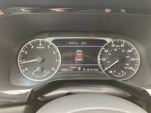 Used 2024 Nissan Pathfinder SV image 10