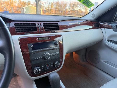 Used 2009 Chevrolet Impala LT w/ Luxury Edition Package image 9