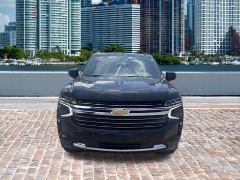 Used 2024 Chevrolet Suburban LT RWD image 2