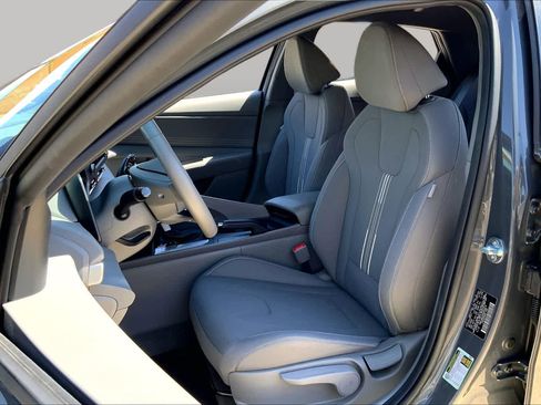 Used 2025 Hyundai Elantra Sport FWD image 8