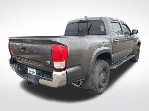 Used 2017 Toyota Tacoma SR5 image 6