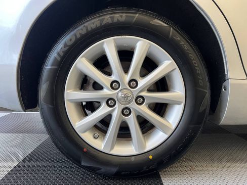 Used 2011 Toyota Camry XLE image 28