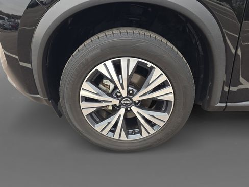 Used 2023 Nissan Rogue SV image 9