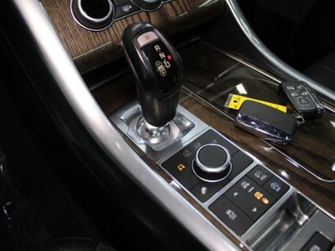 Used 2016 Land Rover Range Rover Sport SE image 14