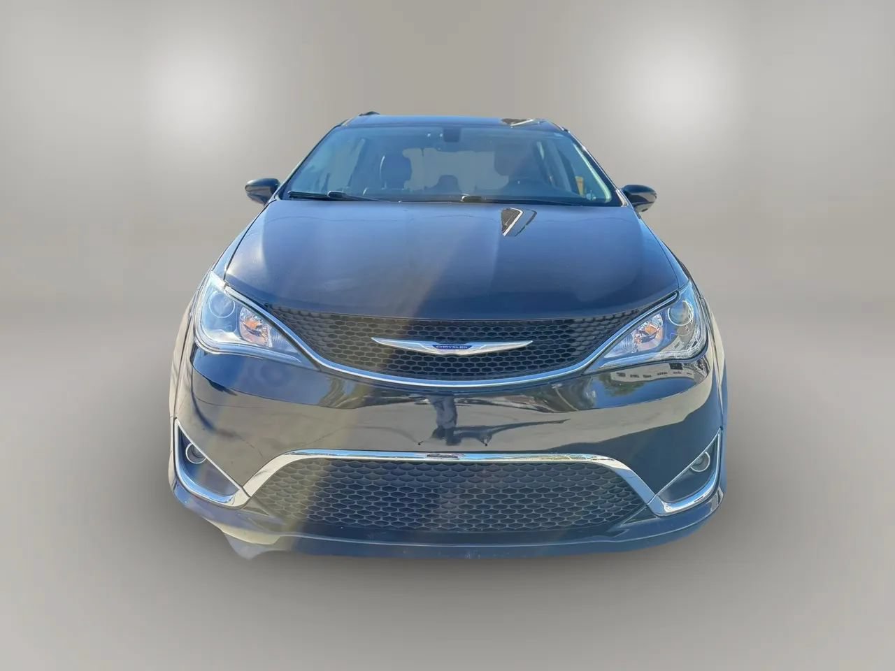 Used 2019 Chrysler Pacifica Touring-L FWD image 2