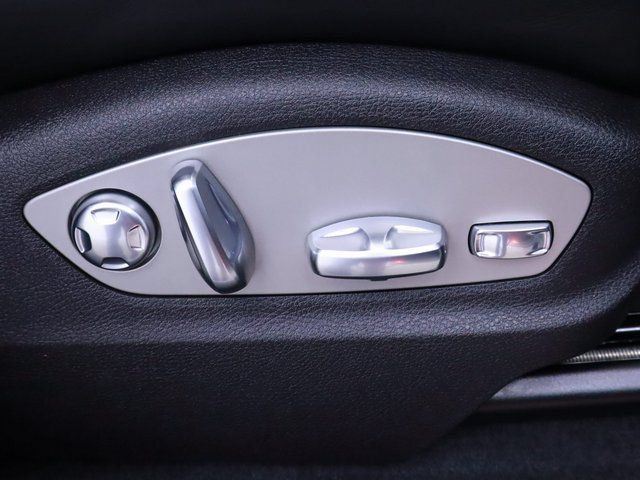 Certified 2024 Porsche Macan AWD/4WD image 23
