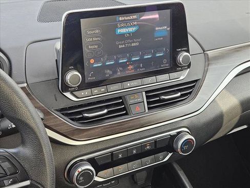 Used 2024 Nissan Altima 2.5 SV image 14