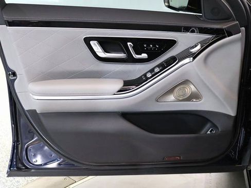 Used 2023 Mercedes-Benz S 580 4MATIC Sedan image 16
