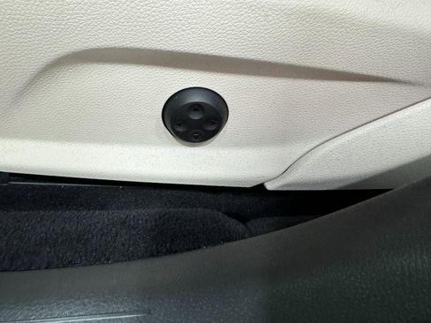 Used 2019 Mercedes-Benz E 300 4MATIC image 30