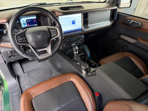 Used 2023 Ford Bronco Outer Banks AWD/4WD image 2