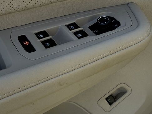 Used 2024 Volkswagen Atlas SEL Premium R-Line image 19