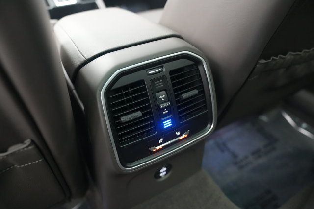 Certified 2026 Porsche Macan AWD/4WD image 32