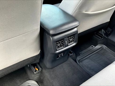 Used 2021 Toyota RAV4 XLE FWD image 10