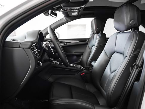 New 2026 Porsche Macan image 5